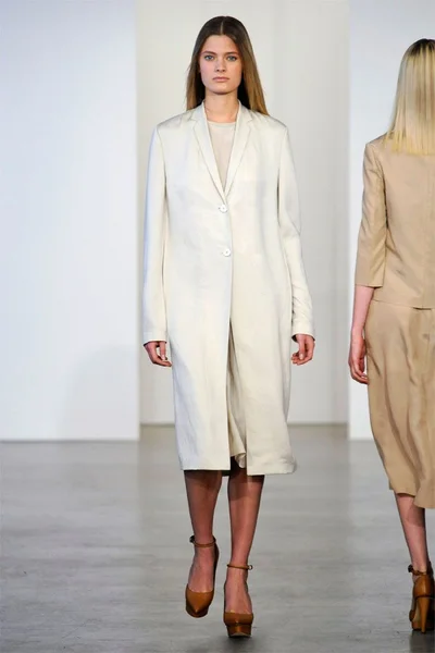 Look 12